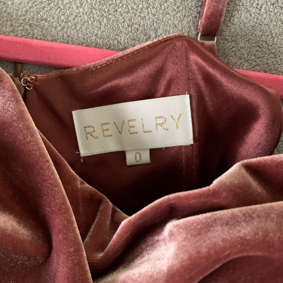 REVELRY SKYE VELVET DRESS - Picture 7 of 7